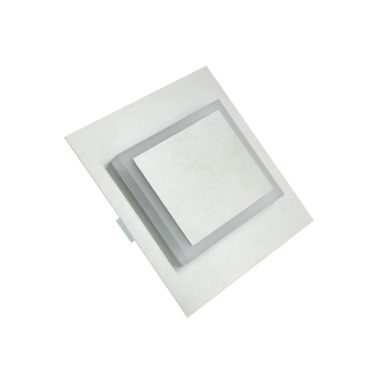 eks4437_941_0.jpg
