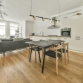 lampa-wiszaca-slide-long-szczotkowany-mosiadz-yaskr.webp
