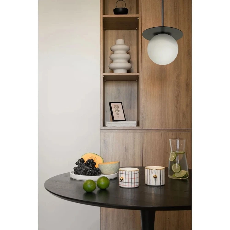 borra-b-biala-sufitowa-lampa-wiszaca-z-podwyzszona-szczelnoscia-ip44.jpg